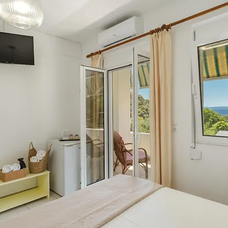 Theros Blu Guest house Sarakiniko (Epirus)